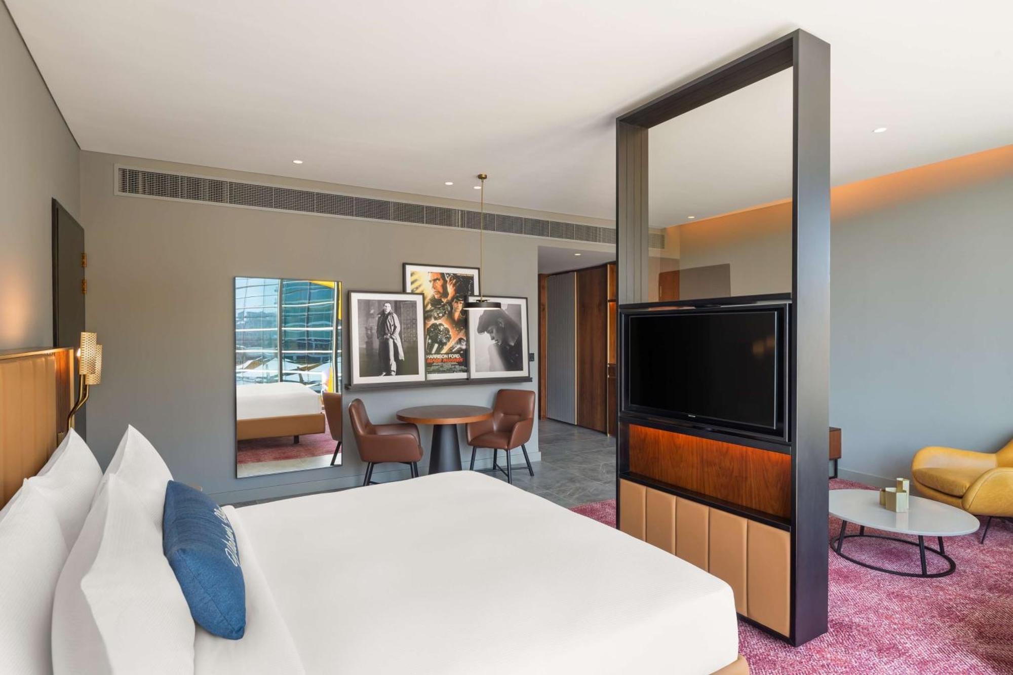 The Wb Abu Dhabi, Curio Collection By Hilton Hotel